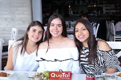 Regina Estrada, Isabela Motilla y Sandy López.