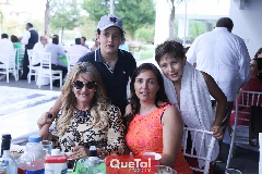  Javier y Anuar con sus mamás Verónica Payán y Raquel Jimenéz.