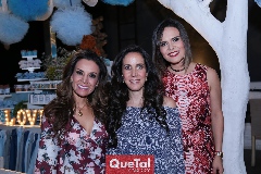 Adriana con sus cuñadas y organizadoras del Baby Shower, Daniela y Alejandra Díaz de León.