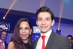 Mónica Álvarez con su hijo Pablo.