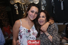 Cristy y su abuela Judith Zamora.