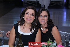  Olga Contreras y Tichis Araiza.