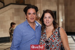 Oscar Olivares y Silvia Garza .
