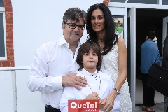  Jorge Lozano y Yara Nagore de Lozano con su hijo Alejandro.