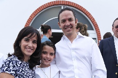  Raquel Trigo y Luis Viramontes con su hijo Iker.
