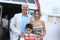  Luigi Pizzuto y Fernanda Aguilar con André.