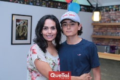  Marianela Villanueva con su hijo Armando Villasuso.