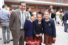  David Martínez, Karla, Isabela y Laura .