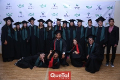  Graduados.