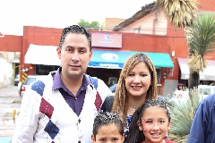  Familia Bustos  .