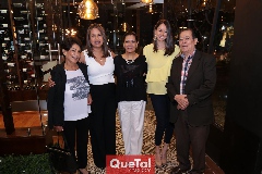 Tere de Moncada, Juliette Andrade, Blanca Contreras, Cindy Delgado y Francisco Moncada.