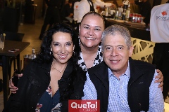  Paty García, Gloria Ronda y Elias.