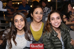  Lorena Valenzuela, Paula Cossío y Paula Valenzuela .
