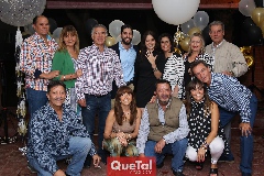 Celebrando la unión de Mauricio y Ale .