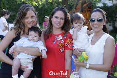  Montse Martell, Julián, Marianne Velasco, Regina y Paulina Quijano.