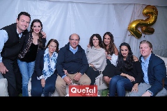  Gloria Leal con su familia.