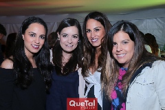  Celebrando con Gloria.