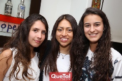  Lourdes, Sandy y Marlú.