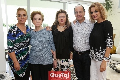  Lilian, Gloria, Claudia, Elías y Lizette Abud.