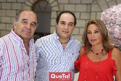  Mauricio Suárez con sus papás Javier Suárez y Mónica Lomelín de Suárez.