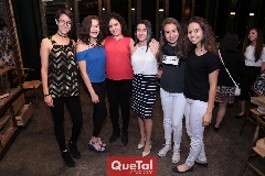 Natalia, Florencia, Arantza, Paulina, Xime y Mary.