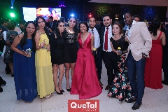  En la pista de baile.