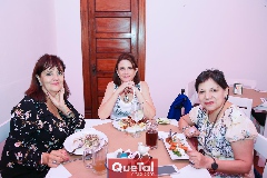 Amparo Ureña, Carmen Echeveste y Verónica .