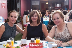  Mónica González, Jana González y María Teresa Somohano.