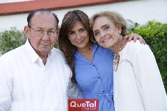  Rafael, Adriana y Toyita Villalobos.