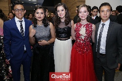  Charly, Camila, Ana Clara, Mariana y Sebastián.