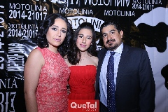  Martha, Sofía y Rodrigo Torres.