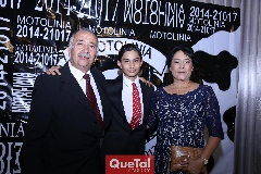  Santiago Urizar, Arturo Urizar y Elizabeth García.