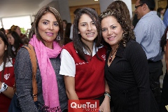  Lupita, Sofía y Martha Hernández.