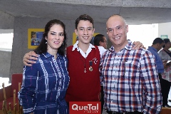  Claudia Reynoso, Sebastián y Tavo Quintanar.