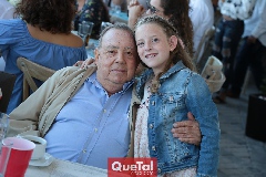  Jacobo Payán y su nieta Ximena.