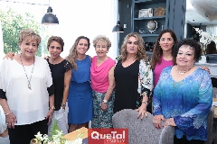  Luz María de Serna, Marcela Serna, Damaris Navia, Josefina Hernández, Carla Serna, Ale Castillo y Esperanza de Hernández.