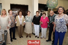  Las cuñadas festejando a Don Oswaldo.