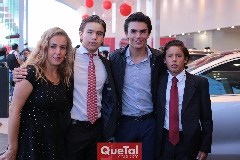  Mónica Torres con sus hijos Oscar, Jaime y Juan Pablo Ruiz.