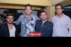  Una noche con los amigos.