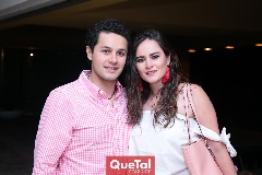  César Correa y Lore Preciado.