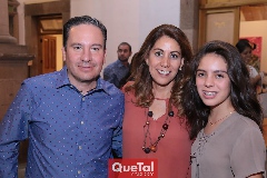  Jaime, Selene y Selene Rosales.