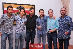  José Zendejas con su familia y amigos.
