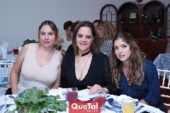  Mayela Campos de Meade, Alejandra Meade y Dora Díaz Dibildox Cabrera.