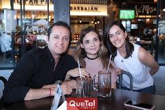  Manolo Paredes, Paulina Tello y Magda Foyo.