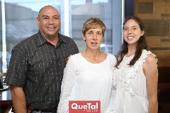 José Morales, Ana Hunter y Ana Morales .