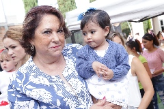  Maty Ocejo con su nieta Bárbara.