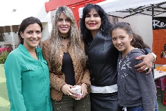 Lupita Lomelí, Mariana Berrones, Elizabeth Berrones y María.