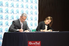 Jaime Chalita Zarur, Presidente de COPARMEX y Lorena Valle Rodríguez, Presidenta del Sistema DIF Estatal.