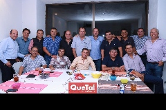  Roberto, Víctor, Cachi, Picho, Manuel, Boro, Toño, Luis Arturo, Eduardo, Rafa, Guillermo, Chepe, Alfonso, Víctor, Juan Ariel y Javier.