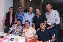  Cachi, Picho, Toño, Luis Arturo, Javier, Poncho, Víctor y Juan Ariel.